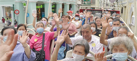 在中央政府支持、澳門特區(qū)政府統(tǒng)籌、社會各界響應(yīng)和澳門市民配合下，憑借“早發(fā)現(xiàn)、早報告、早隔離、早治療”的“四早”策略，澳門有效地抑制了新冠肺炎疫情的傳播?？诎豆ぷ魅藛T和醫(yī)護(hù)人員持續(xù)奮戰(zhàn)在一線，用專業(yè)筑起了澳門抗疫的第一道防線。
