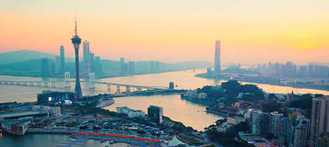 “澳門的海對面，海對面是橫琴；橫琴的海對面，海對面是澳門；澳門相望，相望橫琴，一衣帶水毗鄰?！闭驹谛缕瘘c(diǎn)上，橫琴粵澳深度合作區(qū)從起筆著墨到逐浪潮頭，正推動珠澳合作朝著更高層次、更多領(lǐng)域、更高水平邁進(jìn)，為澳門長遠(yuǎn)發(fā)展開辟新空間、注入新動能。