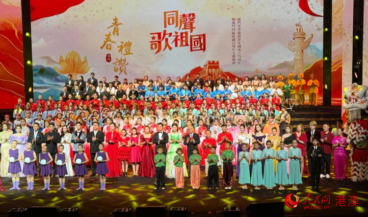 圖為全場大合唱《歌唱祖國》。人民網(wǎng)記者 富子梅攝