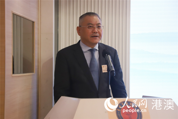 圖4.香港濟南同鄉(xiāng)會會長林東明致辭。人民網(wǎng) 陳曉琳 攝