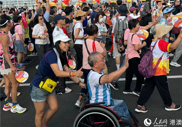 殘疾人士同大家一起參與活動(dòng)。人民網(wǎng)記者 富子梅攝