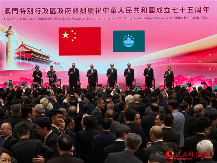圖為澳門慶祝中華人民共和國成立75周年招待酒會現(xiàn)場。人民網(wǎng)記者 富子梅攝