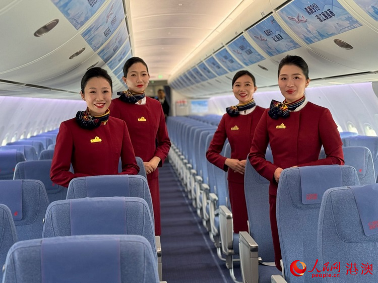 國(guó)航C919艙內(nèi)共設(shè)置158個(gè)座位，更為寬敞舒適。（本報(bào)記者富子梅攝）