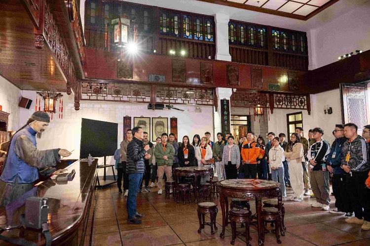 澳門青年到訪陳李濟(jì)中藥博物館。主辦方供圖