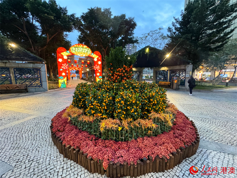 澳門宋玉生廣場裝點(diǎn)一新，節(jié)慶氛圍濃郁。人民網(wǎng)記者 富子梅攝