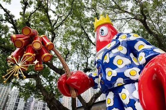 益隆炮竹廠舊址手持炮竹的“龍蝦先生”。澳門特區(qū)政府旅游局供圖
