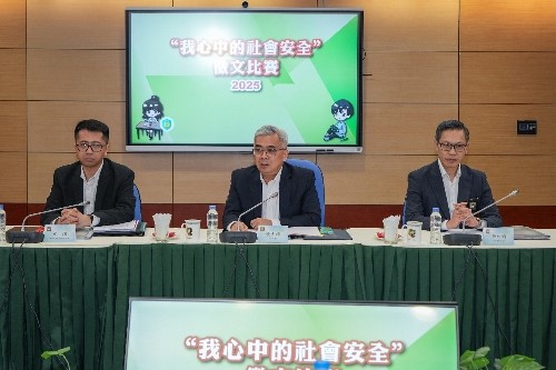 圖為黃少澤（中）主持召開首次評(píng)審會(huì)議。澳門特區(qū)保安司司長(zhǎng)辦公室供圖