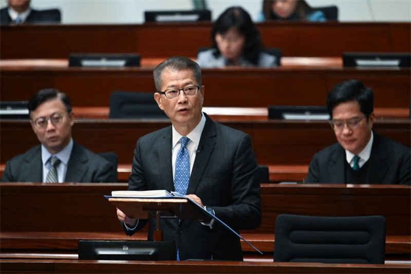 香港特區(qū)政府財政司司長陳茂波公布2025／2026年度財政預(yù)算案。香港特區(qū)政府供圖
