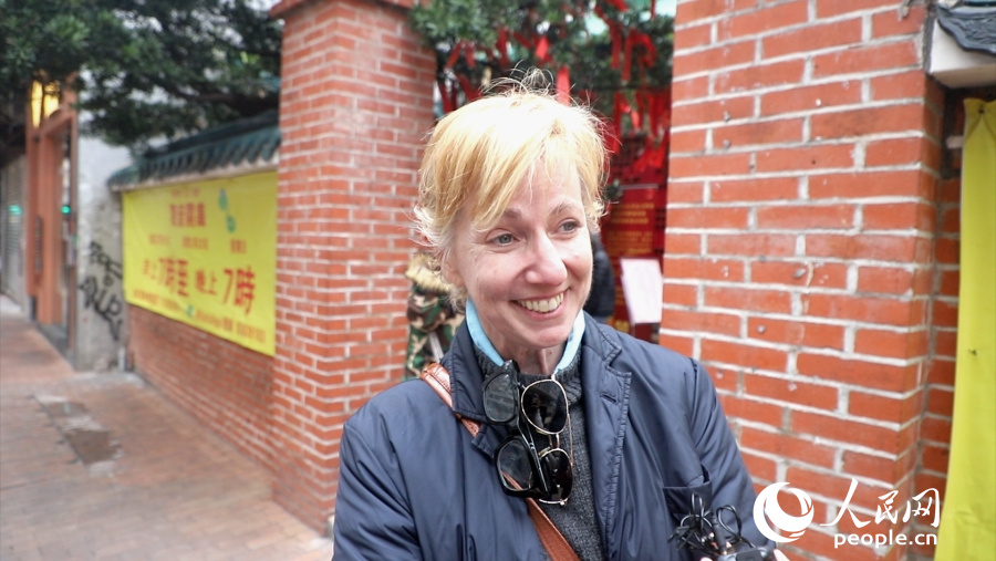 旅居香港的詹妮·佩爾蒂埃接受采訪。劉語涵攝