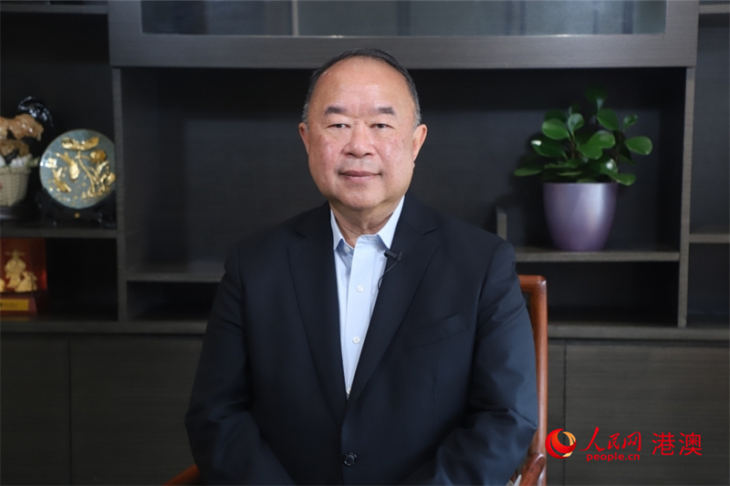 全國政協(xié)委員、香港總商會副主席余鵬春。人民網(wǎng) 吳宇揚揚 攝