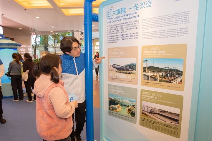 香港特別行政區(qū)政府水務署以“一脈相連 飲水思源”為主題，在香港銅鑼灣時代廣場啟動“東江水供港60周年”專題巡回展覽。這是展覽現(xiàn)場（2025年1月11日攝）。新華社發(fā)（香港特別行政區(qū)政府水務署供圖）