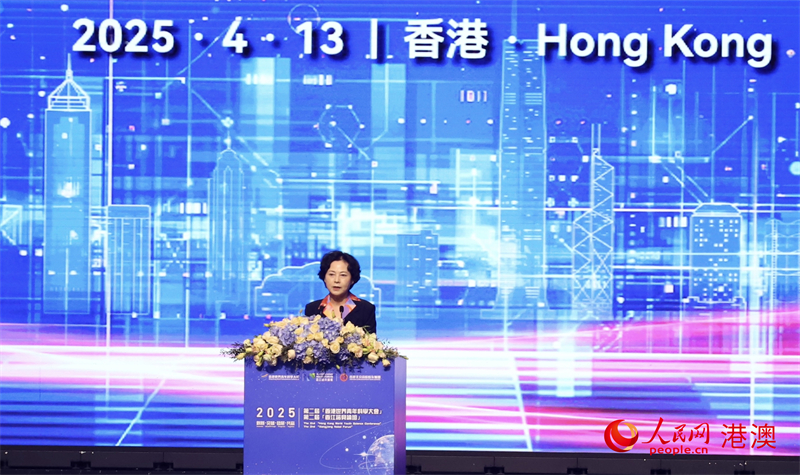 圖5.中國電子學(xué)會(huì)理事長徐曉蘭致辭。人民網(wǎng) 嚴(yán)小晶 攝