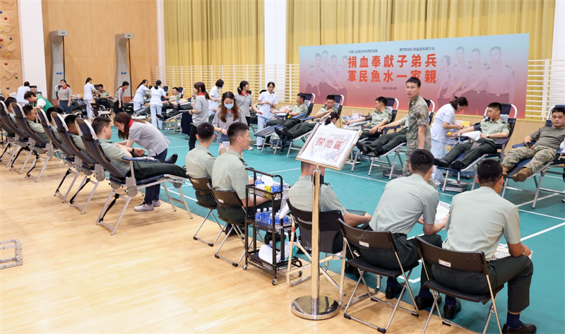 中國(guó)人民解放軍駐澳門(mén)部隊(duì)第22次參與獻(xiàn)血活動(dòng)。澳門(mén)特區(qū)政府衛(wèi)生局供圖