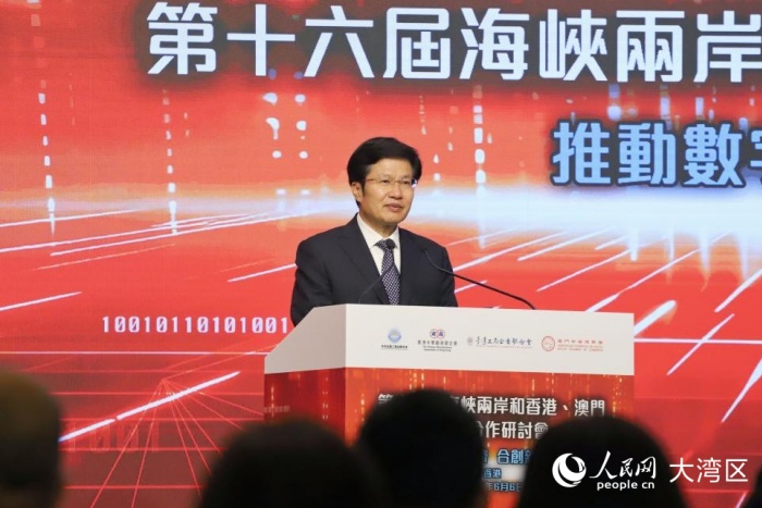 圖2.全國(guó)政協(xié)副主席、全國(guó)工商聯(lián)主席高云龍致辭。人民網(wǎng)吳宇揚(yáng)揚(yáng) 攝