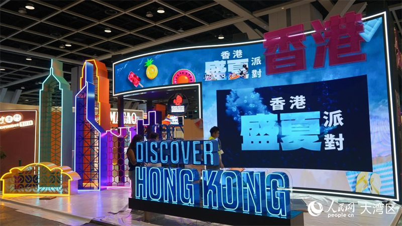 香港展位推廣“盛夏派對”主題活動。人民網(wǎng) 吳宇揚揚 攝
