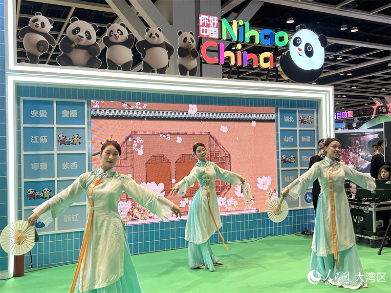 內(nèi)地展區(qū)上演富有特色的文化表演。 人民網(wǎng) 吳宇揚(yáng)揚(yáng)攝