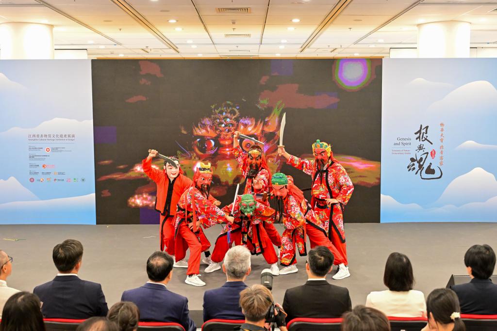 這是6月13日在展演開幕典禮上拍攝的萍鄉(xiāng)耍儺神表演。新華社記者 朱煒 攝