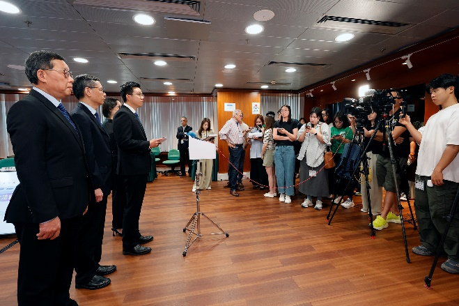 圖為立法會(huì)選舉管理委員會(huì)向媒體介紹選務(wù)工作。澳門特區(qū)新聞局供圖