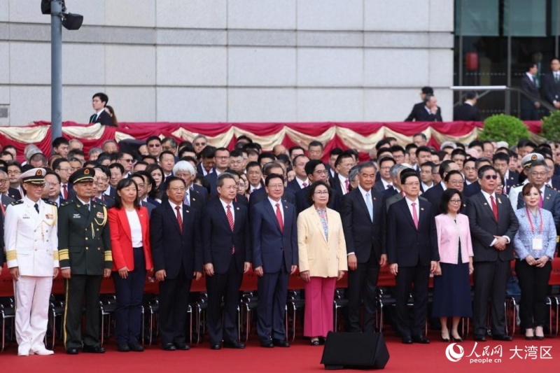 主禮嘉賓與社會各界人士共同見證這一莊嚴時刻。人民網(wǎng) 吳宇揚揚攝