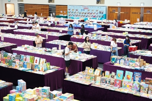 圖為第28屆澳門書市嘉年華展銷萬種出版物。澳門理工大學(xué)供圖