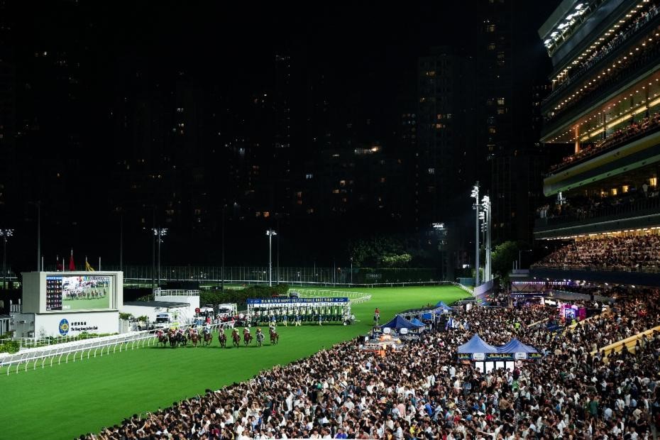 當日香港跑馬地馬場氣氛熱烈。香港賽馬會供圖