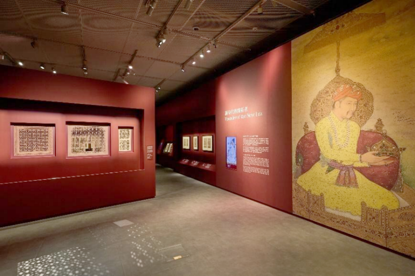 “莫臥兒王朝瑰寶”展覽展廳。香港故宮文化博物館供圖