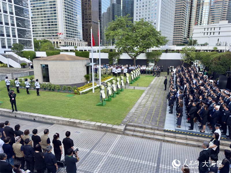 香港9月3日舉辦中國人民抗日戰(zhàn)爭暨世界反法西斯戰(zhàn)爭勝利80周年紀念儀式。人民網(wǎng) 嚴小晶攝