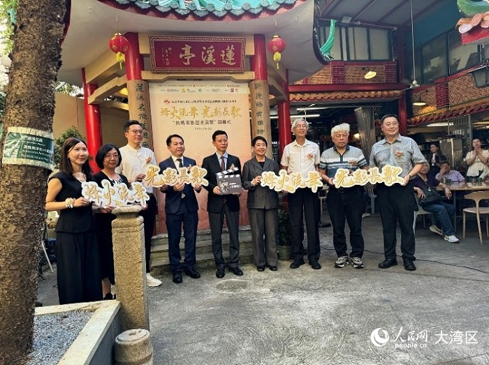 “抗戰(zhàn)電影歷史展覽”在澳門新橋花園開幕。人民網(wǎng)記者 富子梅攝