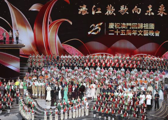 12月19日，慶祝澳門回歸祖國(guó)25周年文藝晚會(huì)在澳門舉行。新華社記者 姚琪琳 攝