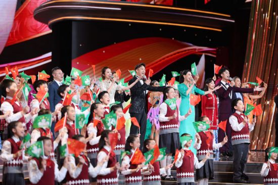 12月19日，慶祝澳門回歸祖國(guó)25周年文藝晚會(huì)在澳門舉行。新華社記者 丁林 攝