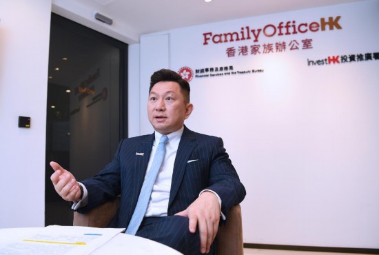 4月10日，香港投資推廣署家族辦公室環(huán)球總裁方展光接受新華社記者專訪。新華社記者 陳鐸 攝