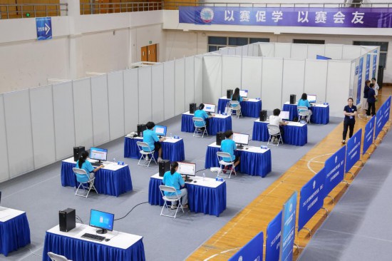 7月8日在上海第二工業(yè)大學(xué)拍攝的邀請賽現(xiàn)場。新華社發(fā)（陳瀟雨攝）