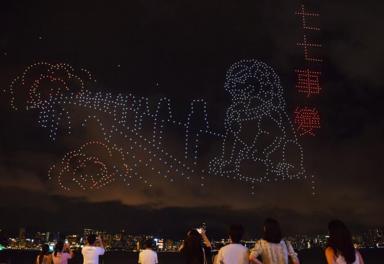   8月30日拍攝的無(wú)人機(jī)匯演現(xiàn)場(chǎng)。新華社記者 陳鐸 攝